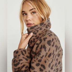 Abercrombie & Fitch Sherpa Fleece Half-Zip Funnel Neck Sweatshirt BROWN LEOPARD